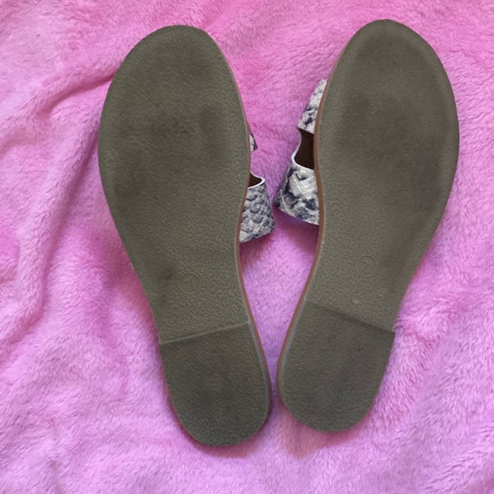 Universal Thread Sandals - Picture 3 of 4